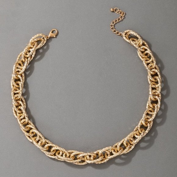 Jewelry - Structured metal double link Oval necklace